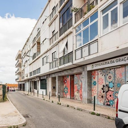 Stroll To Coffee Shops Near A Renovated Hillside Apartment In Graca Lissabon Buitenkant foto