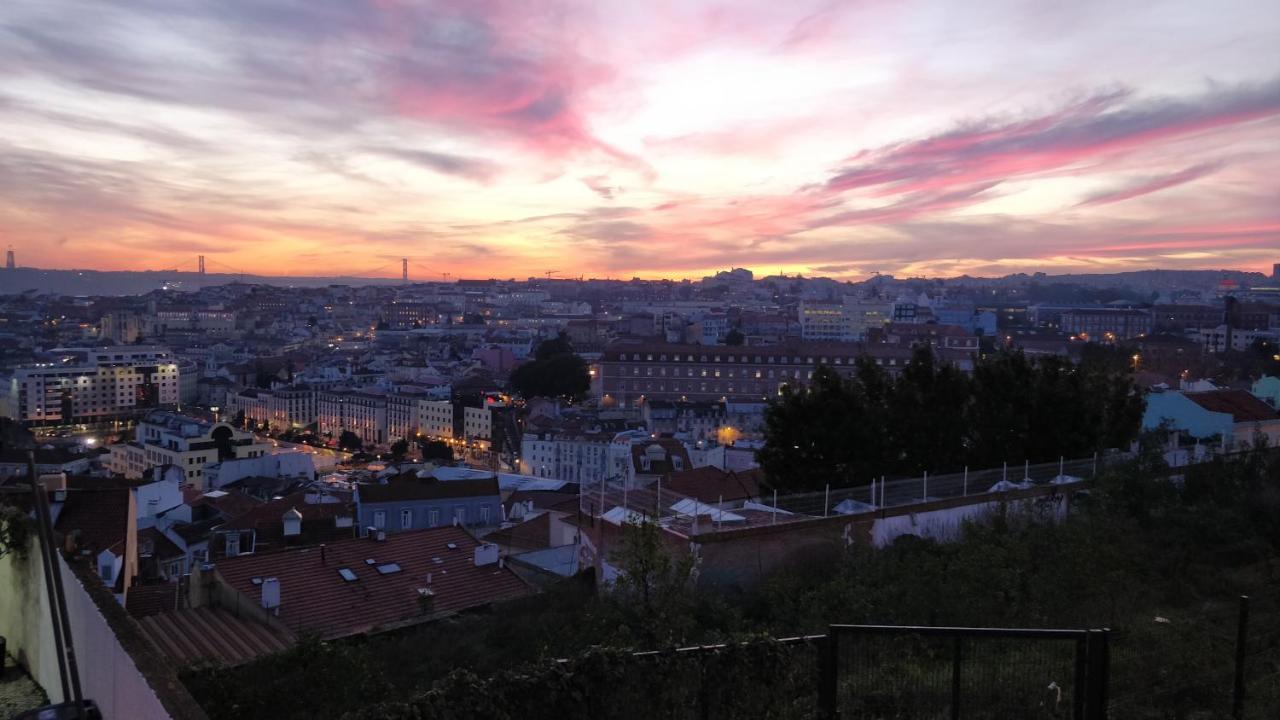 Stroll To Coffee Shops Near A Renovated Hillside Apartment In Graca Lissabon Buitenkant foto