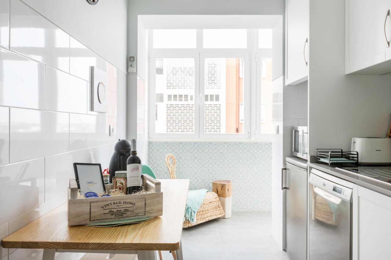 Stroll To Coffee Shops Near A Renovated Hillside Apartment In Graca Lissabon Buitenkant foto