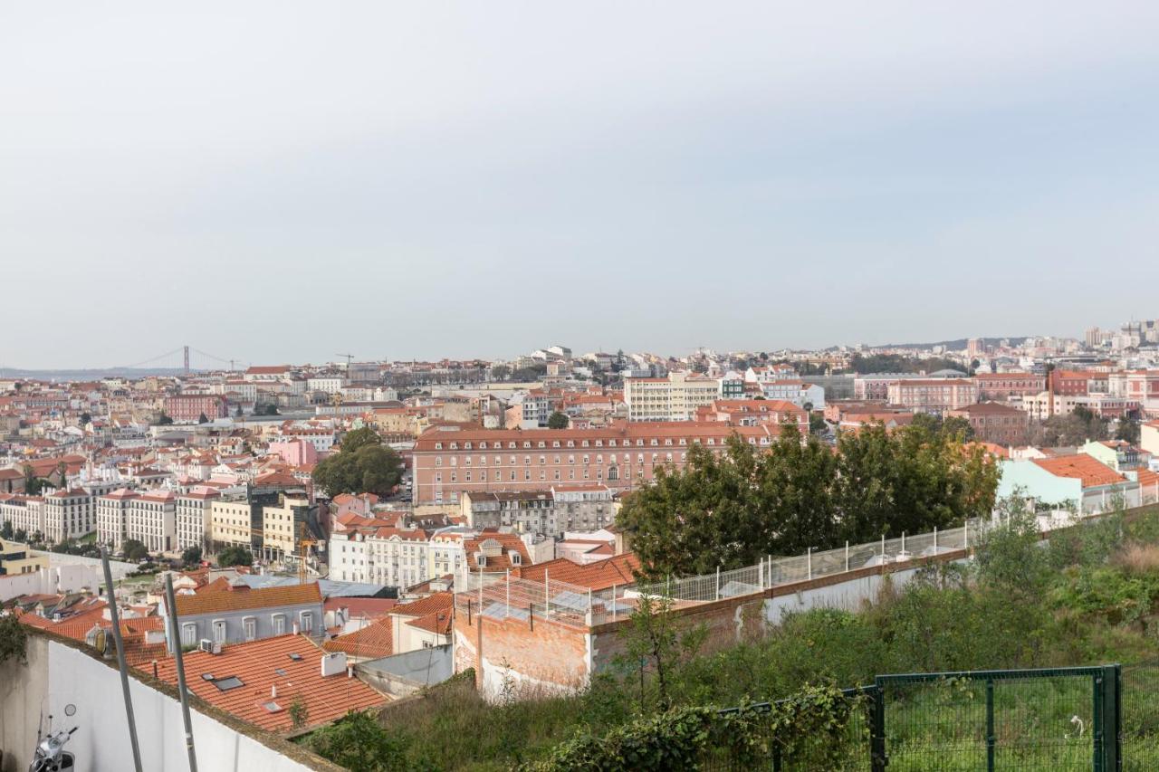 Stroll To Coffee Shops Near A Renovated Hillside Apartment In Graca Lissabon Buitenkant foto