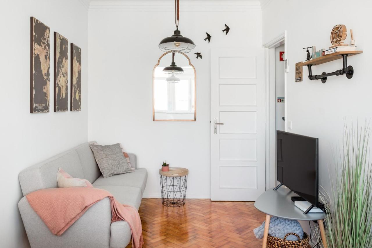 Stroll To Coffee Shops Near A Renovated Hillside Apartment In Graca Lissabon Buitenkant foto