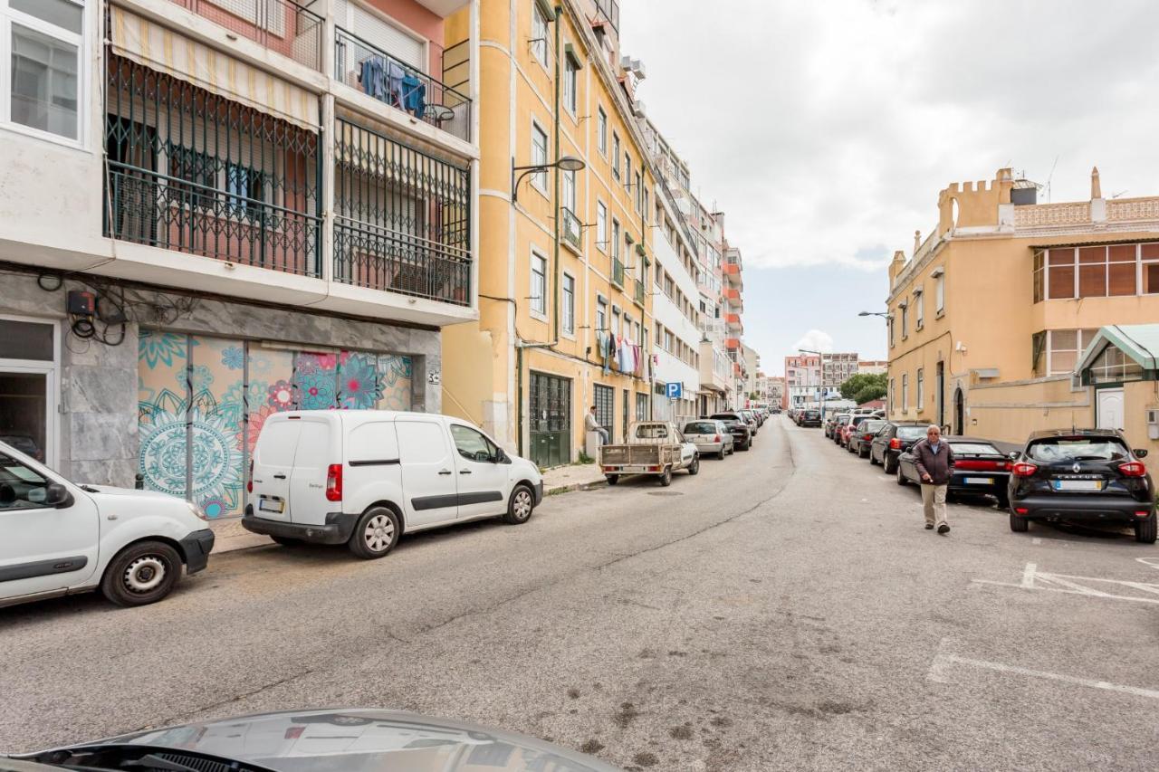 Stroll To Coffee Shops Near A Renovated Hillside Apartment In Graca Lissabon Buitenkant foto