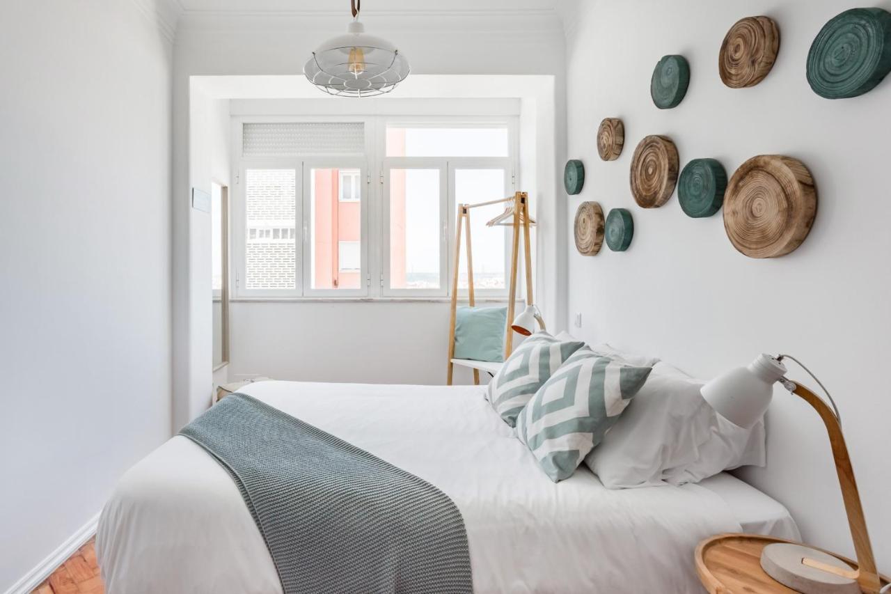 Stroll To Coffee Shops Near A Renovated Hillside Apartment In Graca Lissabon Buitenkant foto