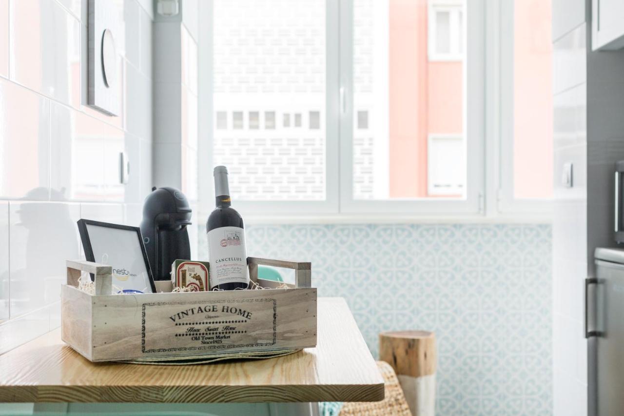 Stroll To Coffee Shops Near A Renovated Hillside Apartment In Graca Lissabon Buitenkant foto