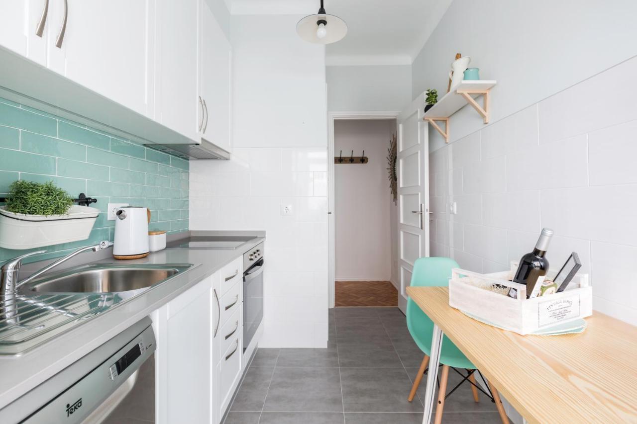 Stroll To Coffee Shops Near A Renovated Hillside Apartment In Graca Lissabon Buitenkant foto