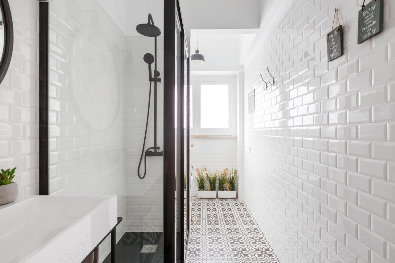 Stroll To Coffee Shops Near A Renovated Hillside Apartment In Graca Lissabon Buitenkant foto