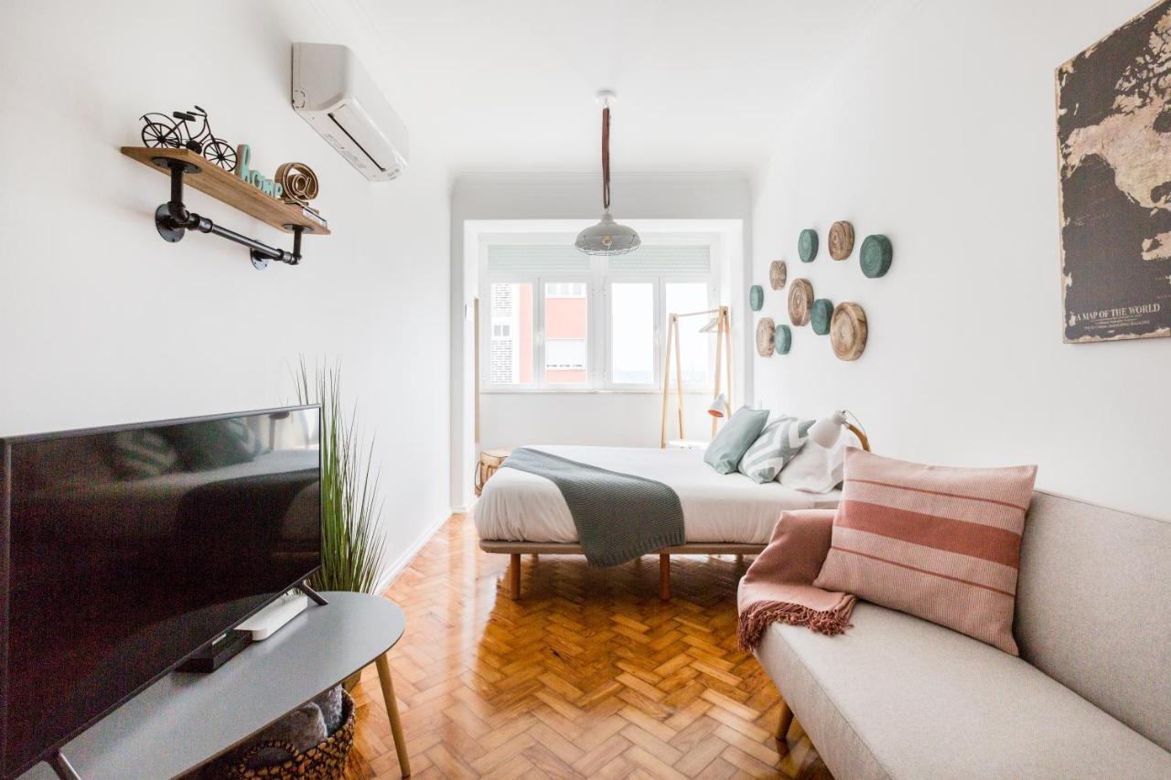 Stroll To Coffee Shops Near A Renovated Hillside Apartment In Graca Lissabon Buitenkant foto