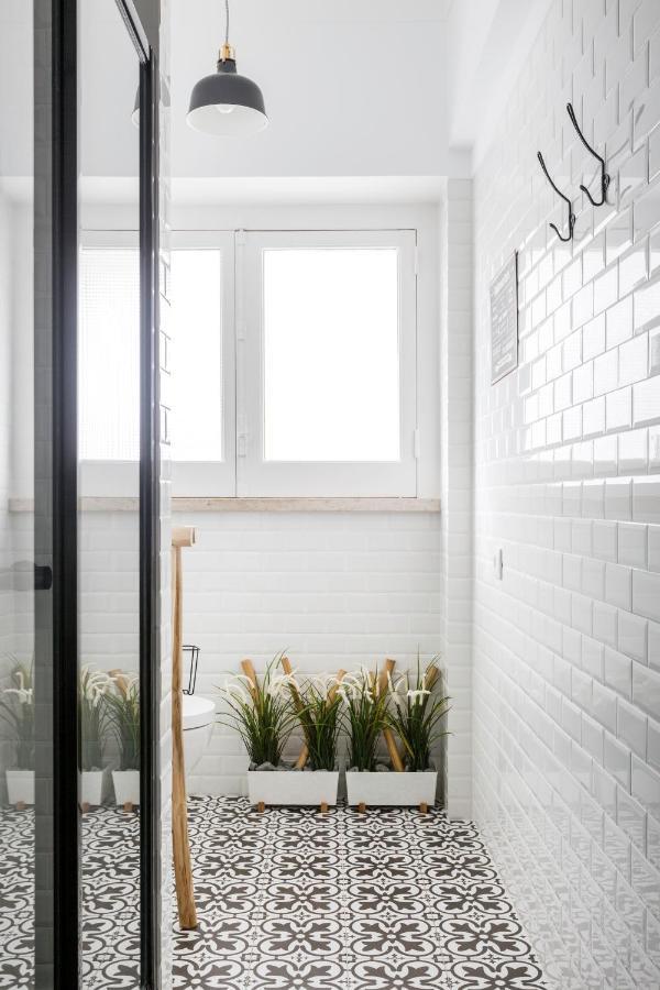 Stroll To Coffee Shops Near A Renovated Hillside Apartment In Graca Lissabon Buitenkant foto
