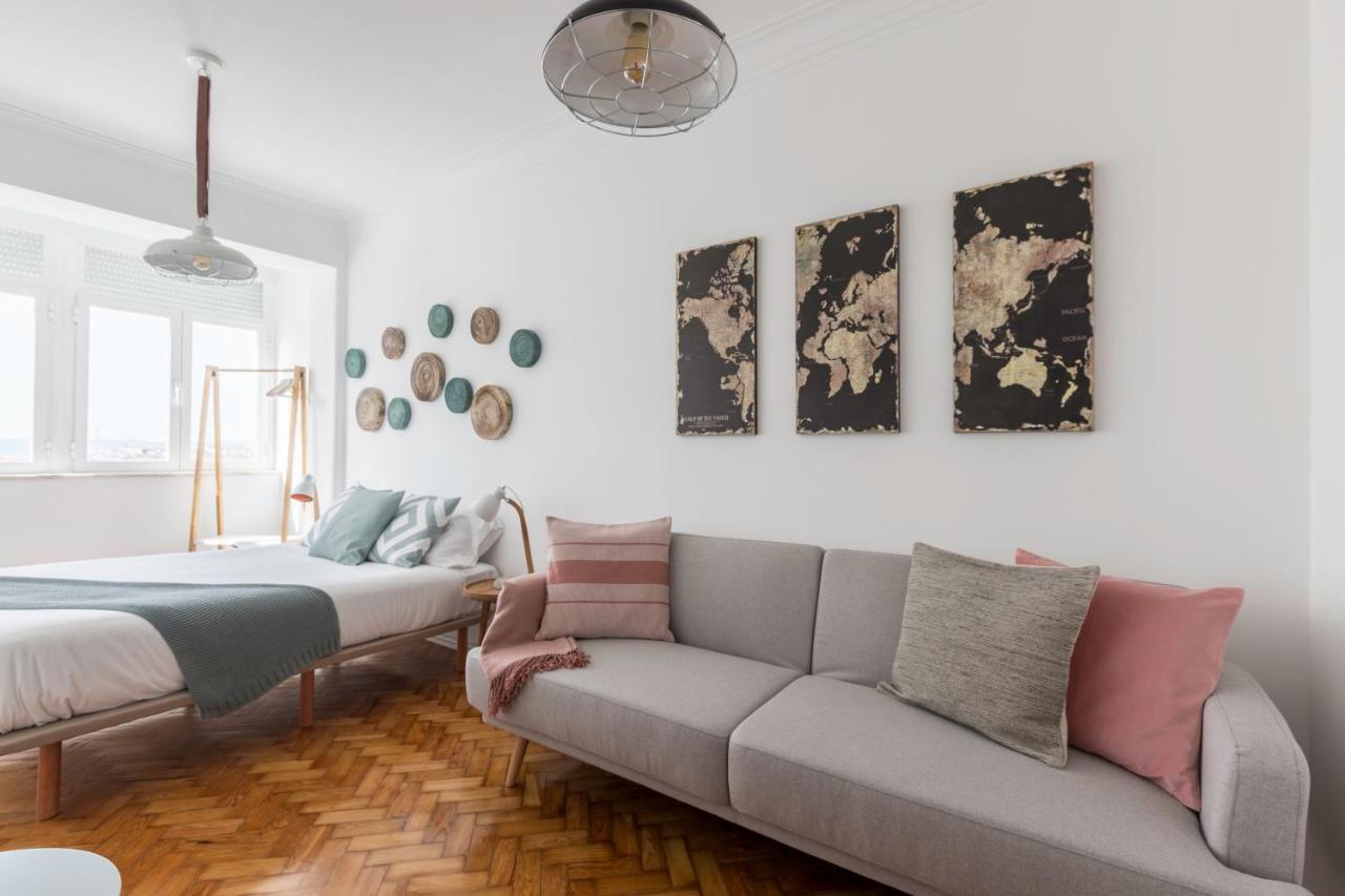 Stroll To Coffee Shops Near A Renovated Hillside Apartment In Graca Lissabon Buitenkant foto