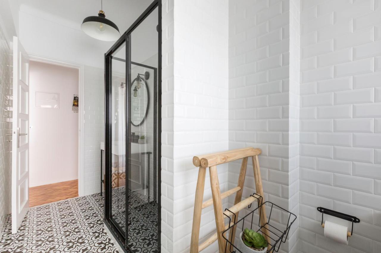 Stroll To Coffee Shops Near A Renovated Hillside Apartment In Graca Lissabon Buitenkant foto