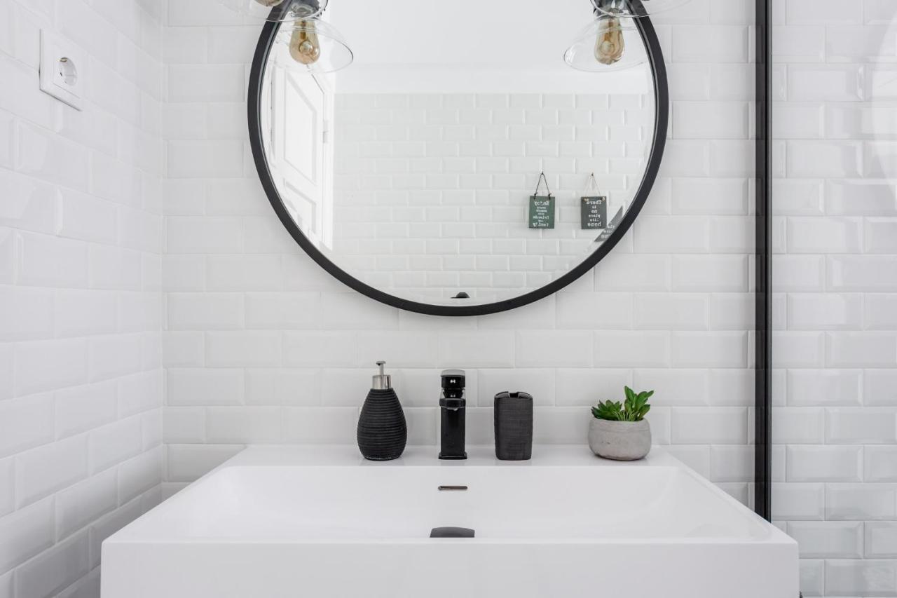 Stroll To Coffee Shops Near A Renovated Hillside Apartment In Graca Lissabon Buitenkant foto